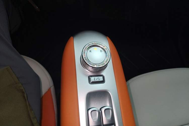 Used CHANGAN NEVO Lumin 2025 301km Honey Dew Edition Gear Lever