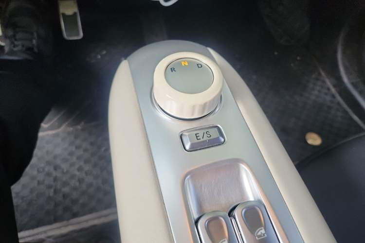 Used CHANGAN NEVO Lumin 2025 301km Cute Baby Edition Gear Lever