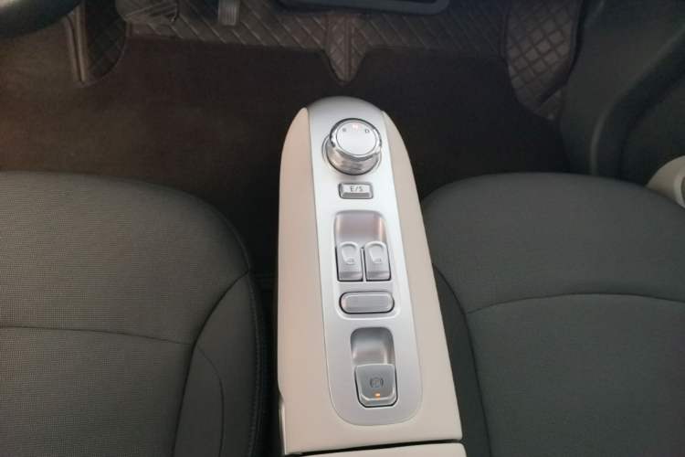 Used CHANGAN NEVO Lumin 2025 205 km Xiangqin Version Gear Lever