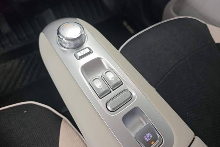Used CHANGAN NEVO Lumin 2025 205 km Xiangqin Version Gear Lever
