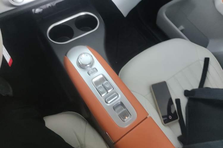 Used CHANGAN NEVO Lumin 2025 301km Honey Dew Edition Gear Lever