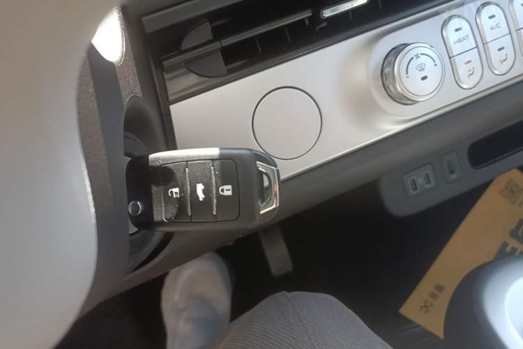 Used CHANGAN NEVO Lumin 2025 205 km Xiangqin Version Interior 1