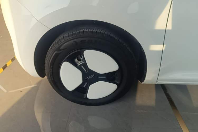 Used CHANGAN NEVO Lumin 2025 205 km Xiangqin Version Left Front Wheel Hub