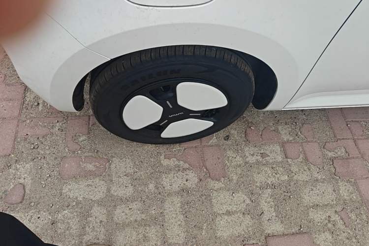 Used CHANGAN NEVO Lumin 2025 205 km Xiangqin Version Left Front Wheel Hub