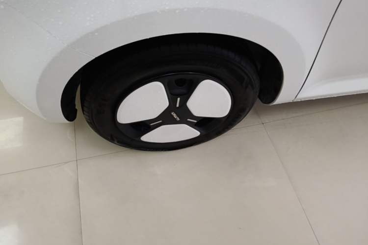 Used CHANGAN NEVO Lumin 2025 205 km Xiangqin Version Left Front Wheel Hub