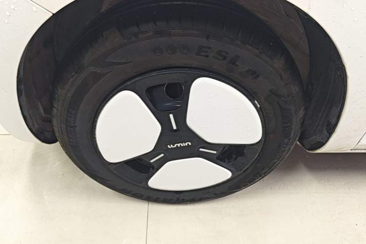 Used CHANGAN NEVO Lumin 2025 205 km Xiangqin Version Left Front Wheel Hub