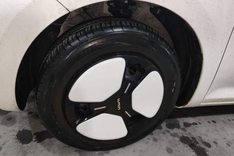 Used CHANGAN NEVO Lumin 2025 205 km Xiangqin Version Left Front Wheel Hub