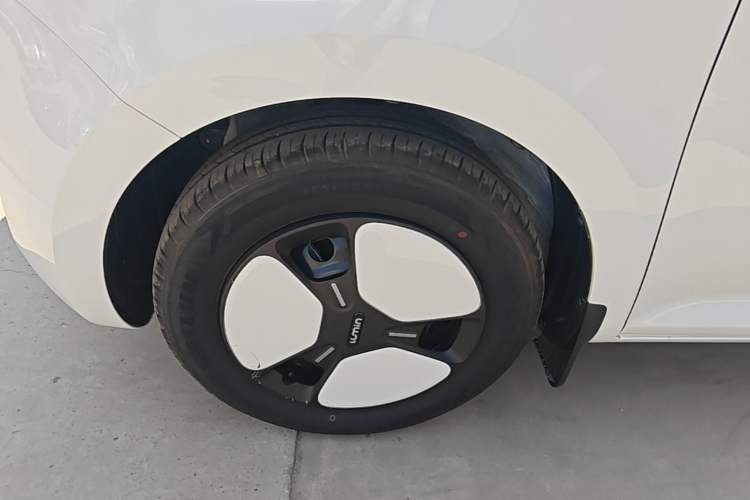 Used CHANGAN NEVO Lumin 2025 205 km Xiangqin Version Left Front Wheel Hub