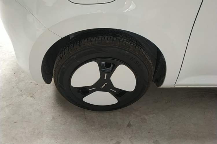 Used CHANGAN NEVO Lumin 2025 205 km Xiangqin Version Left Front Wheel Hub