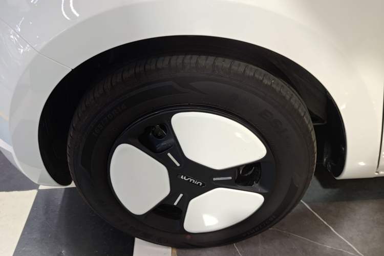 Used CHANGAN NEVO Lumin 2025 205 km Xiangqin Version Left Front Wheel Hub