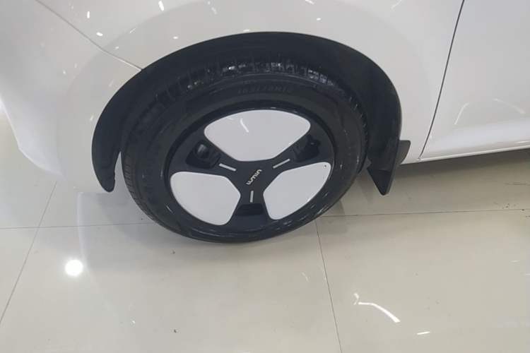 Used CHANGAN NEVO Lumin 2025 205 km Xiangqin Version Left Front Wheel Hub