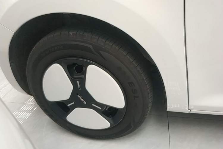 Used CHANGAN NEVO Lumin 2025 205 km Xiangqin Version Left Front Wheel Hub