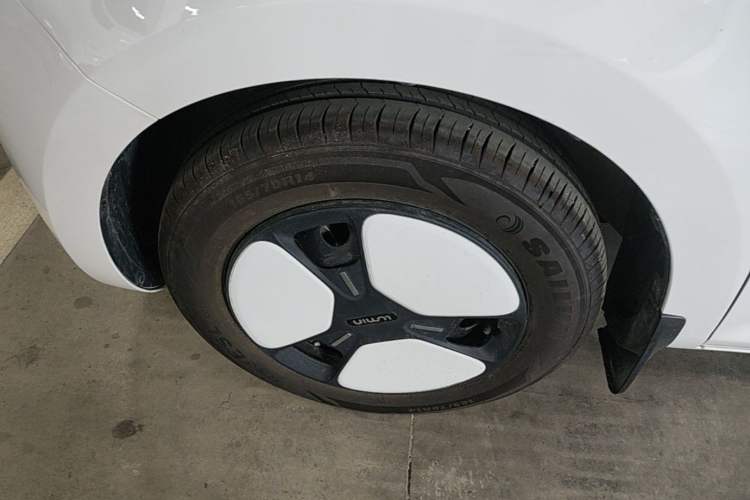 Used CHANGAN NEVO Lumin 2025 205 km Xiangqin Version Left Front Wheel Hub