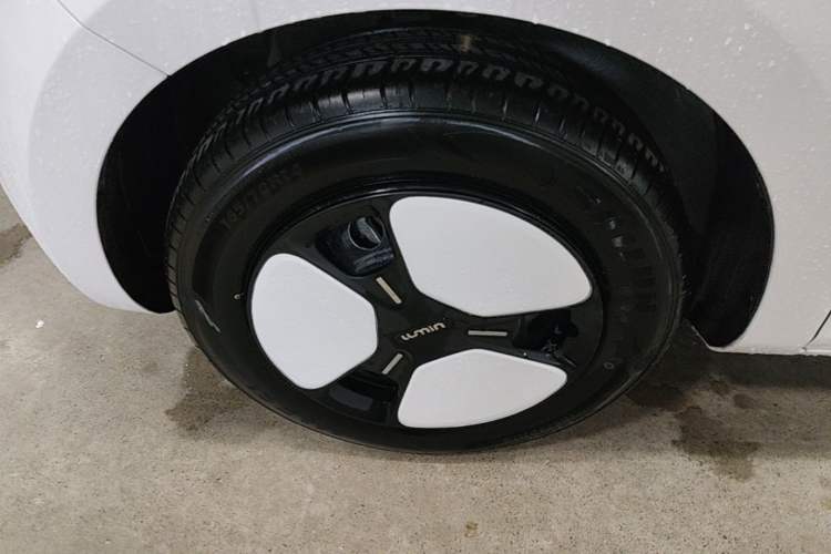 Used CHANGAN NEVO Lumin 2025 205 km Xiangqin Version Left Front Wheel Hub