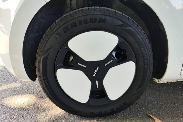 Used CHANGAN NEVO Lumin 2025 205 km Xiangqin Version Left Front Wheel Hub