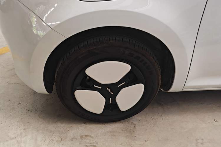 Used CHANGAN NEVO Lumin 2025 205 km Xiangqin Version Left Front Wheel Hub