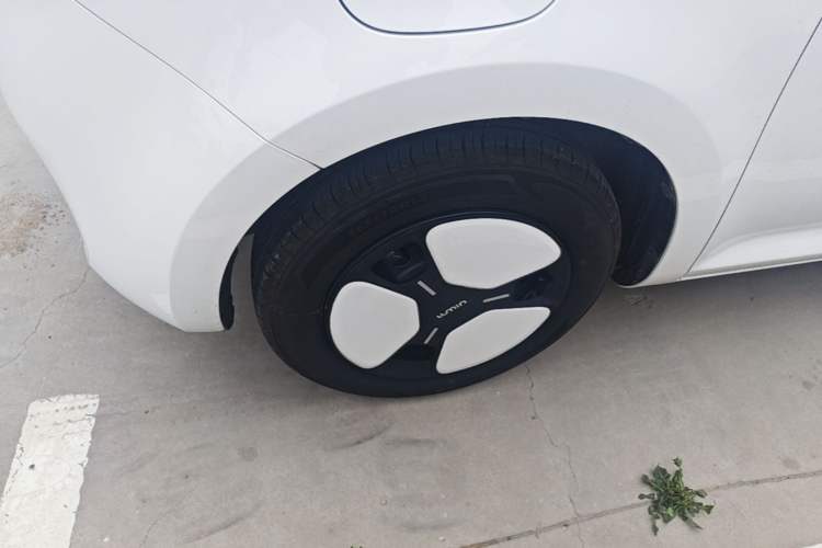 Used CHANGAN NEVO Lumin 2025 205 km Xiangqin Version Left Front Wheel Hub