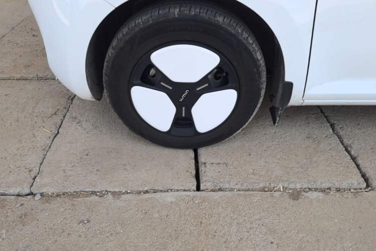 Used CHANGAN NEVO Lumin 2025 205 km Xiangqin Version Left Front Wheel Hub
