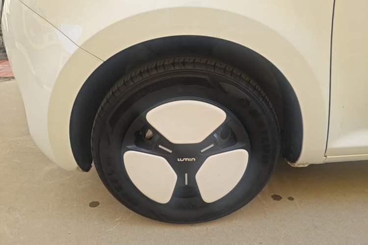 Used CHANGAN NEVO Lumin 2025 205 km Xiangqin Version Left Front Wheel Hub