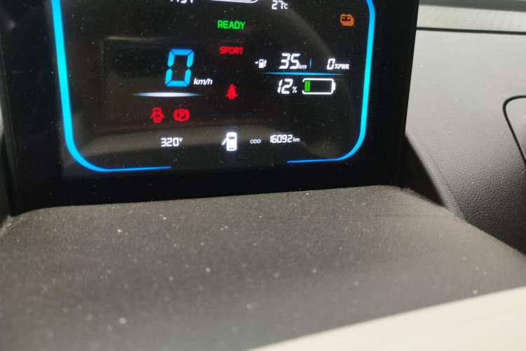 Used CHANGAN NEVO Lumin 2025 301km Honey Dew Edition Odometer Close Up