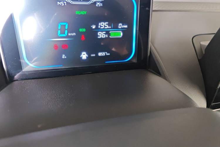 Used CHANGAN NEVO Lumin 2025 205km Refreshing Edition Odometer Close Up