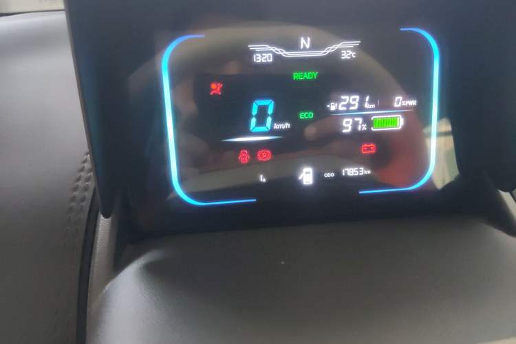Used CHANGAN NEVO Lumin 2025 301km Honey Dew Edition Odometer Close Up