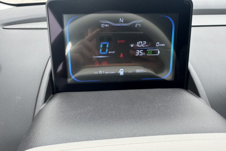 Used CHANGAN NEVO Lumin 2025 301km Honey Dew Edition Odometer Close Up