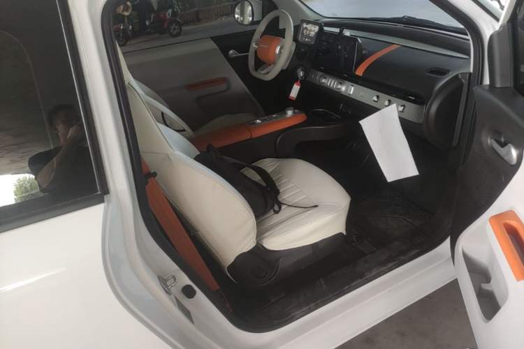 Used CHANGAN NEVO Lumin 2025 301km Honey Dew Edition Right Front Seat