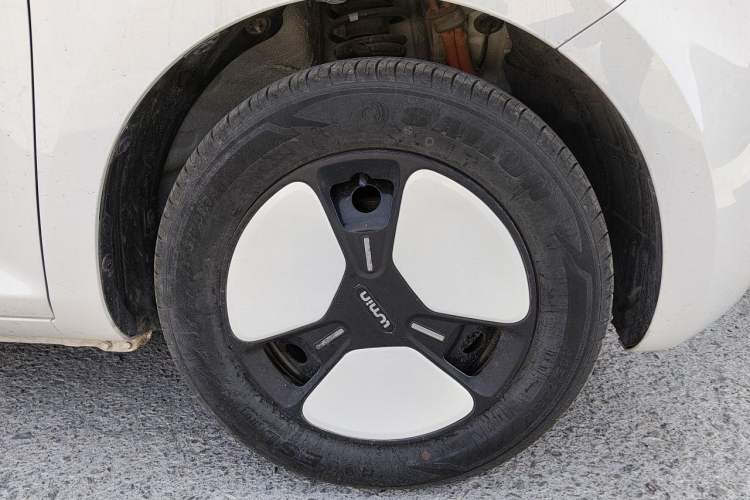 Used CHANGAN NEVO Lumin 2025 301km Honey Dew Edition Right Front Wheel Hub
