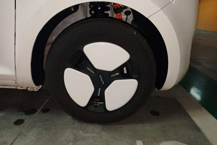 Used CHANGAN NEVO Lumin 2025 205 km Xiangqin Version Right Front Wheel Hub