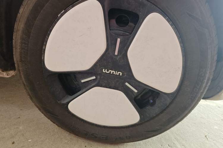 Used CHANGAN NEVO Lumin 2025 205 km Xiangqin Version Right Front Wheel Hub