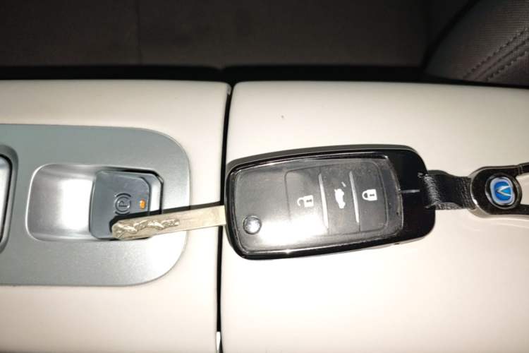 Used CHANGAN NEVO Lumin 2025 205 km Xiangqin Version Vehicle Key