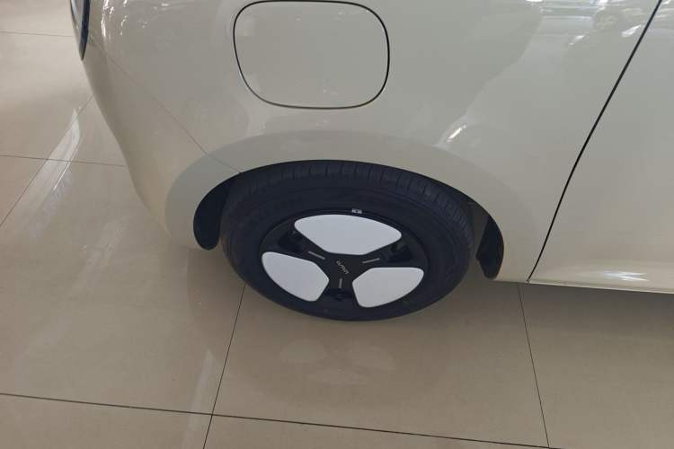 Used CHANGAN NEVO Lumin 2025 205 km Xiangqin Version Left Front Wheel Hub