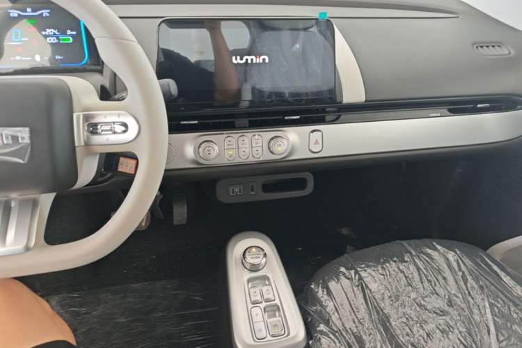 Used CHANGAN NEVO Lumin 2026 Model Treasure Edition 205km Passionate Beige Ningde Audio And AC Panel