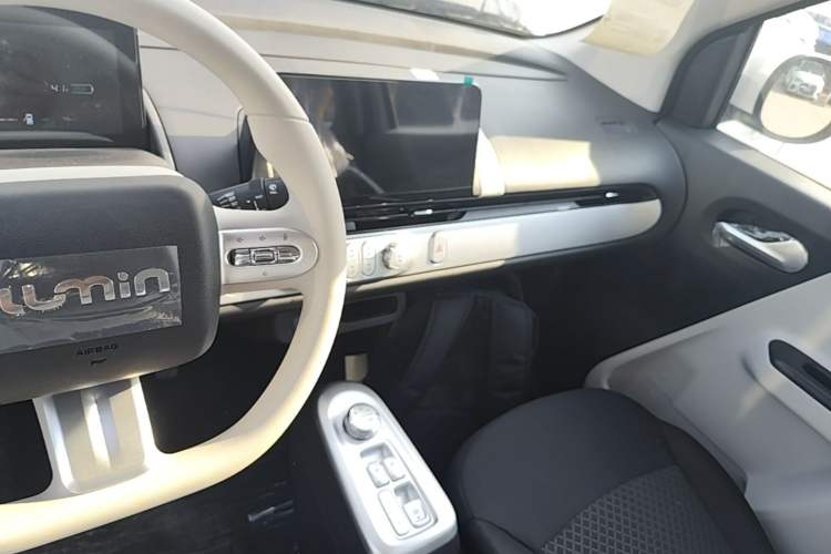 Used CHANGAN NEVO Lumin 2026 Model Treasure Edition 205km Passionate Beige Ningde Audio And AC Panel