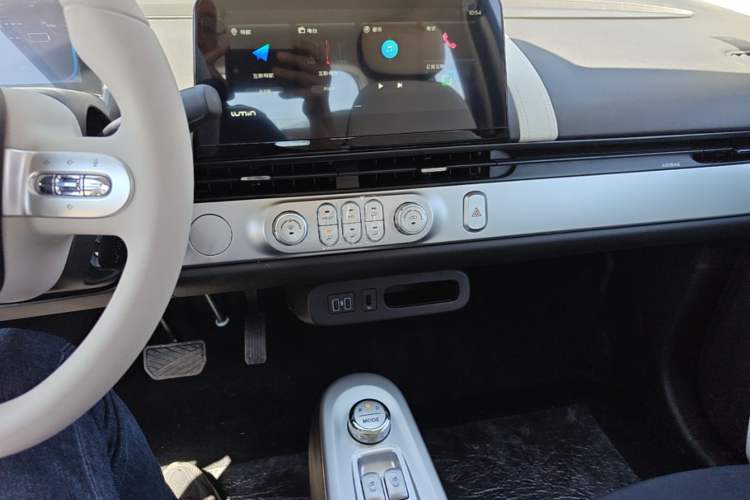 Used CHANGAN NEVO Lumin 2026 Model Treasure Edition 205km Beloved Beige Guoxuan Audio And AC Panel