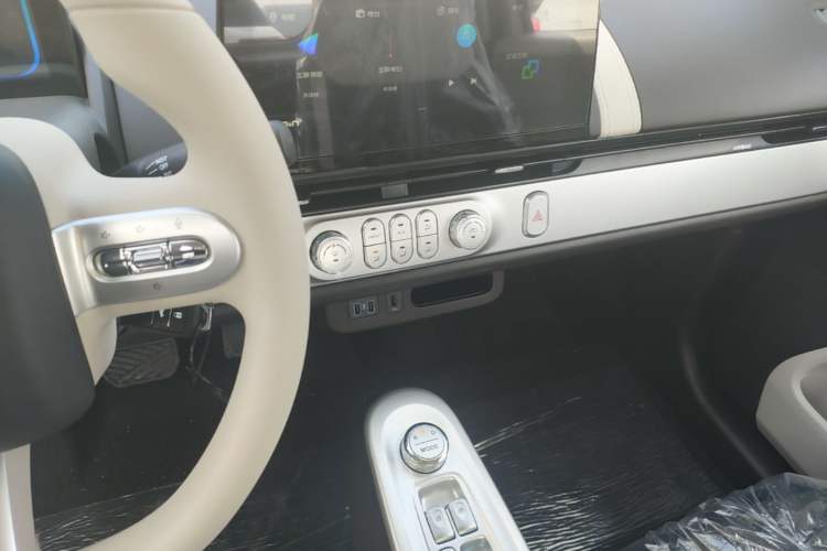 Used CHANGAN NEVO Lumin 2026 Model Treasure Edition 205km Passionate Beige Ningde Audio And AC Panel