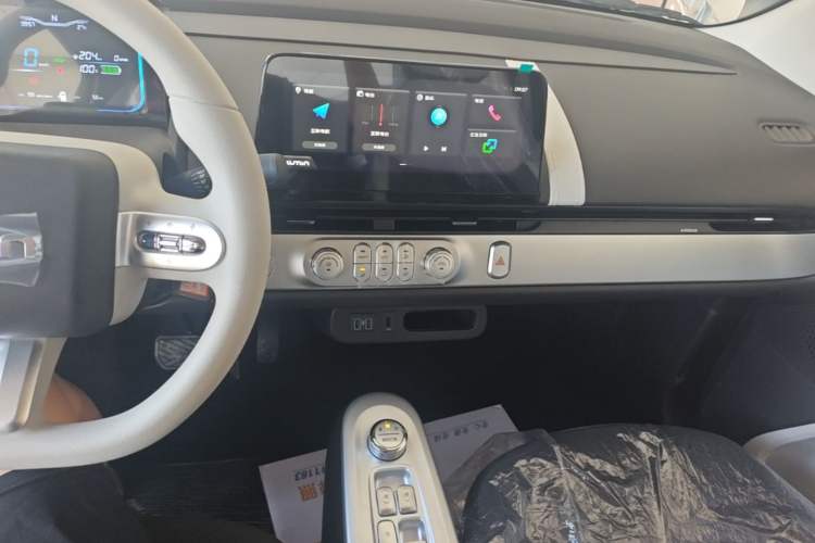 Used CHANGAN NEVO Lumin 2026 Model Treasure Edition 205km Beloved Beige Guoxuan Audio And AC Panel