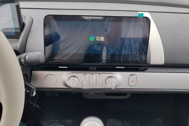 Used CHANGAN NEVO Lumin 2026 Model Treasure Edition 205km Passionate Beige Ningde Audio And AC Panel