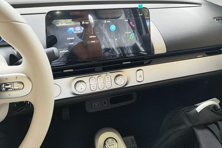 Used CHANGAN NEVO Lumin 2026 Model Treasure Edition 205km Passionate Beige Ningde Audio And AC Panel