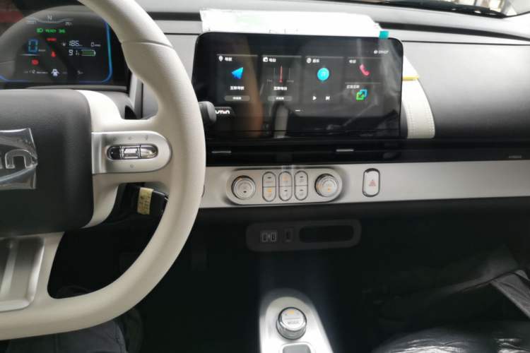 Used CHANGAN NEVO Lumin 2026 Model Treasure Edition 205km Passionate Beige Ningde Audio And AC Panel