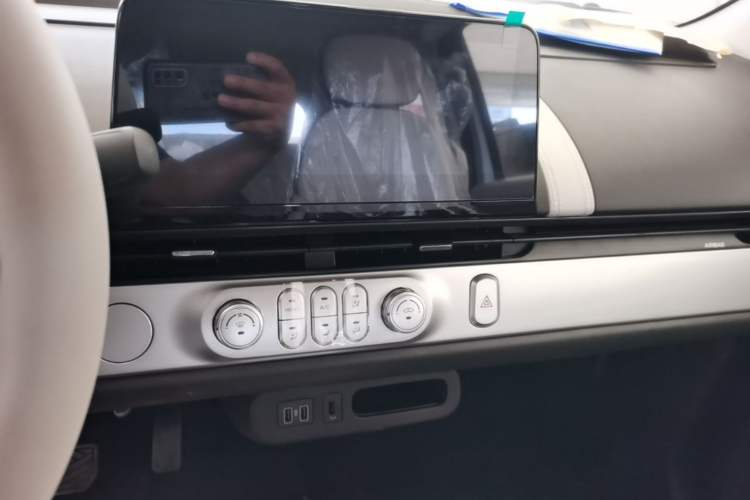 Used CHANGAN NEVO Lumin 2026 Model Treasure Edition 205km Passionate Beige Ningde Audio And AC Panel