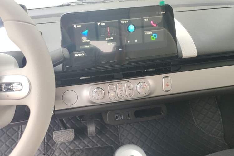Used CHANGAN NEVO Lumin 2026 Model Treasure Edition 205km Passionate Beige Ningde Audio And AC Panel