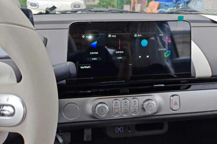 Used CHANGAN NEVO Lumin 2026 Model Treasure Edition 205km Beloved Beige Guoxuan Audio And AC Panel