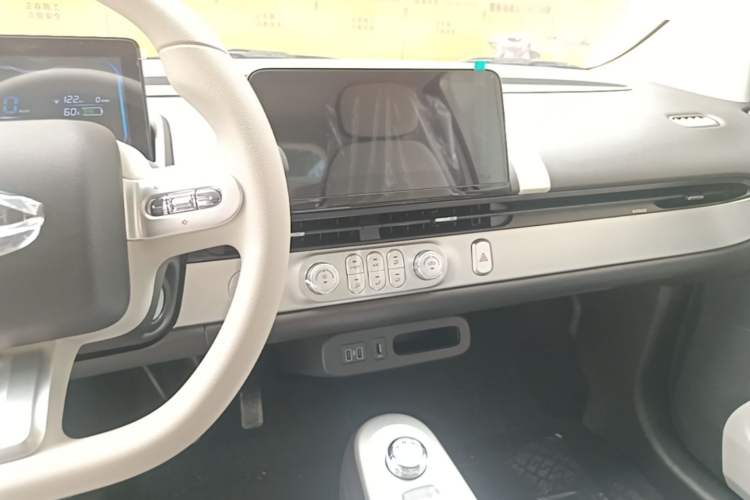 Used CHANGAN NEVO Lumin 2026 Model Treasure Edition 205km Beloved Beige Guoxuan Audio And AC Panel