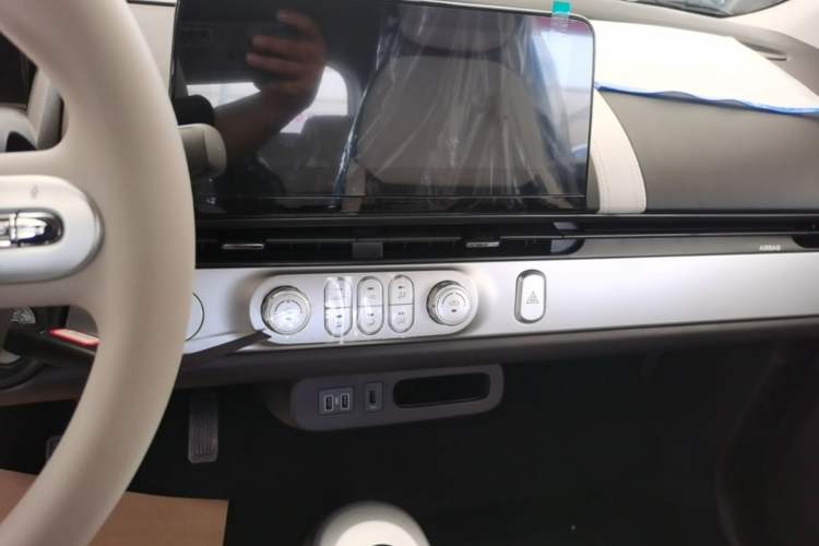 Used CHANGAN NEVO Lumin 2026 Model Treasure Edition 205km Passionate Beige Ningde Audio And AC Panel