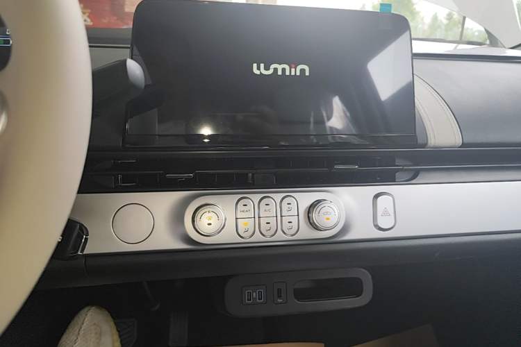 Used CHANGAN NEVO Lumin 2026 Model Treasure Edition 205km Passionate Beige Ningde Audio And AC Panel