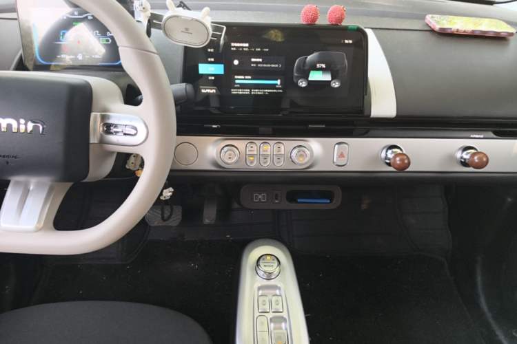 Used CHANGAN NEVO Lumin 2026 Model Treasure Edition 205km Passionate Beige Ningde Audio And AC Panel
