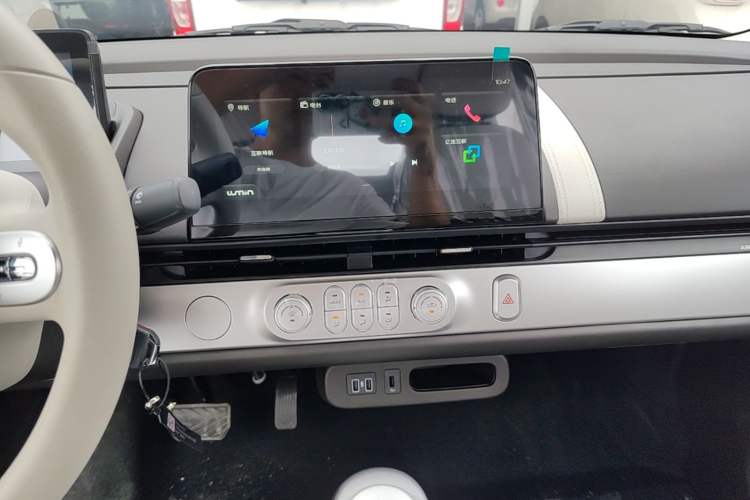 Used CHANGAN NEVO Lumin 2026 Model Treasure Edition 205km Passionate Beige Ningde Audio And AC Panel