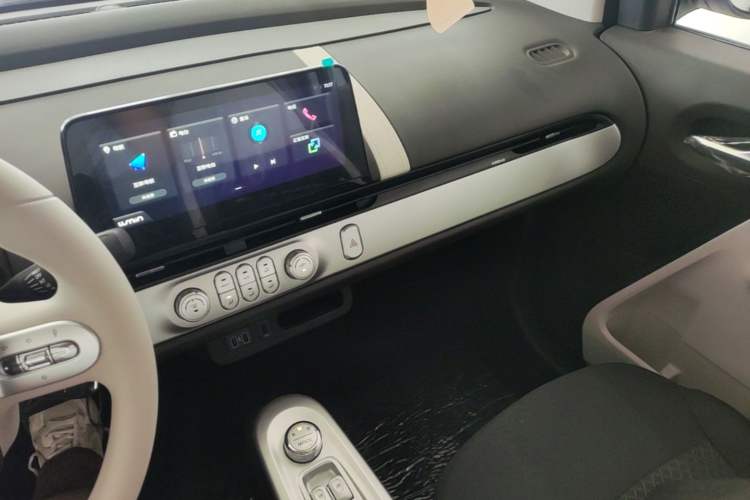 Used CHANGAN NEVO Lumin 2026 Model Treasure Edition 205km Beloved Beige Guoxuan Audio And AC Panel